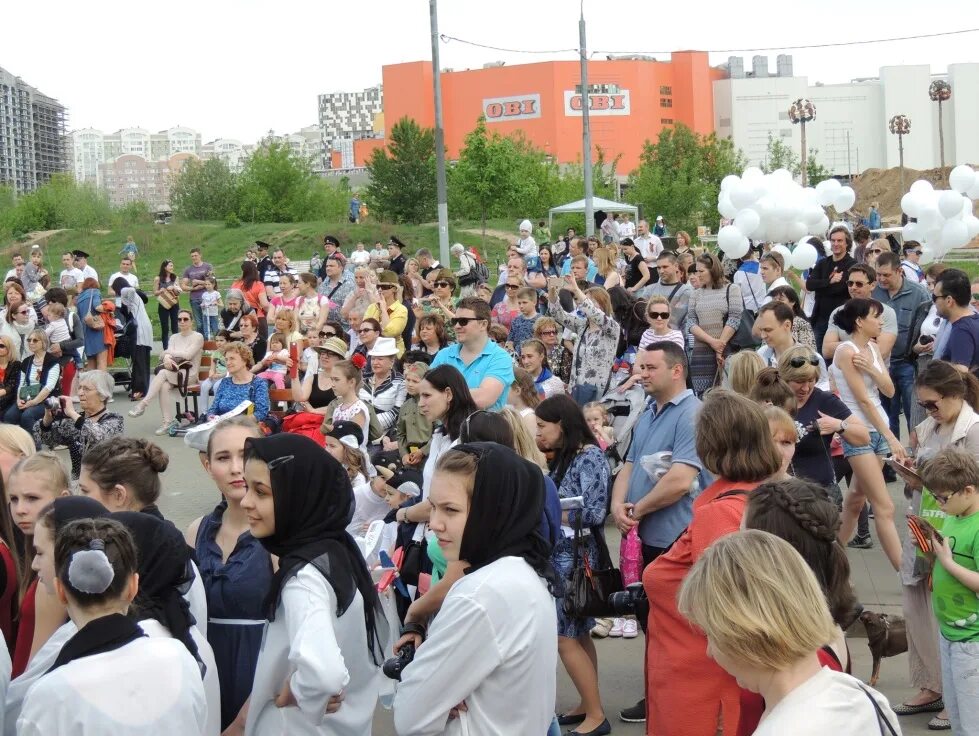 Парк ходынское поле аэродром. Парк ходынское поле. Метро цска парк ходынское поле. Москвы «пкио «ходынское поле». Храм сергия радонежского ходынка.