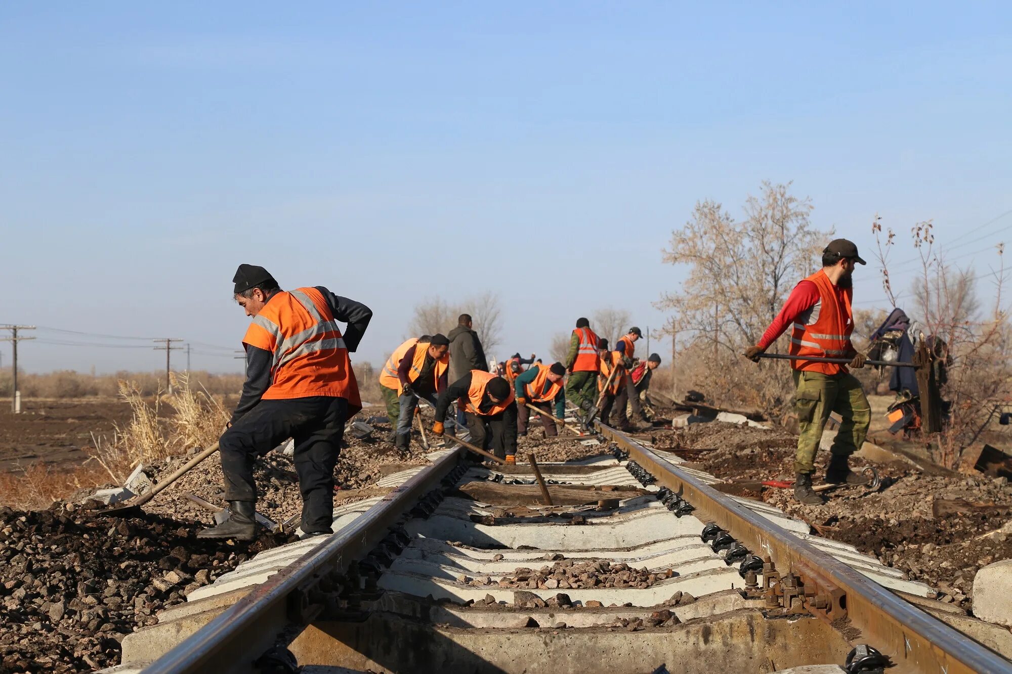 Строительство железной дороги. Стройка железной дороги. Казахстанская железная дорога. Железная дорога в обход Украины.