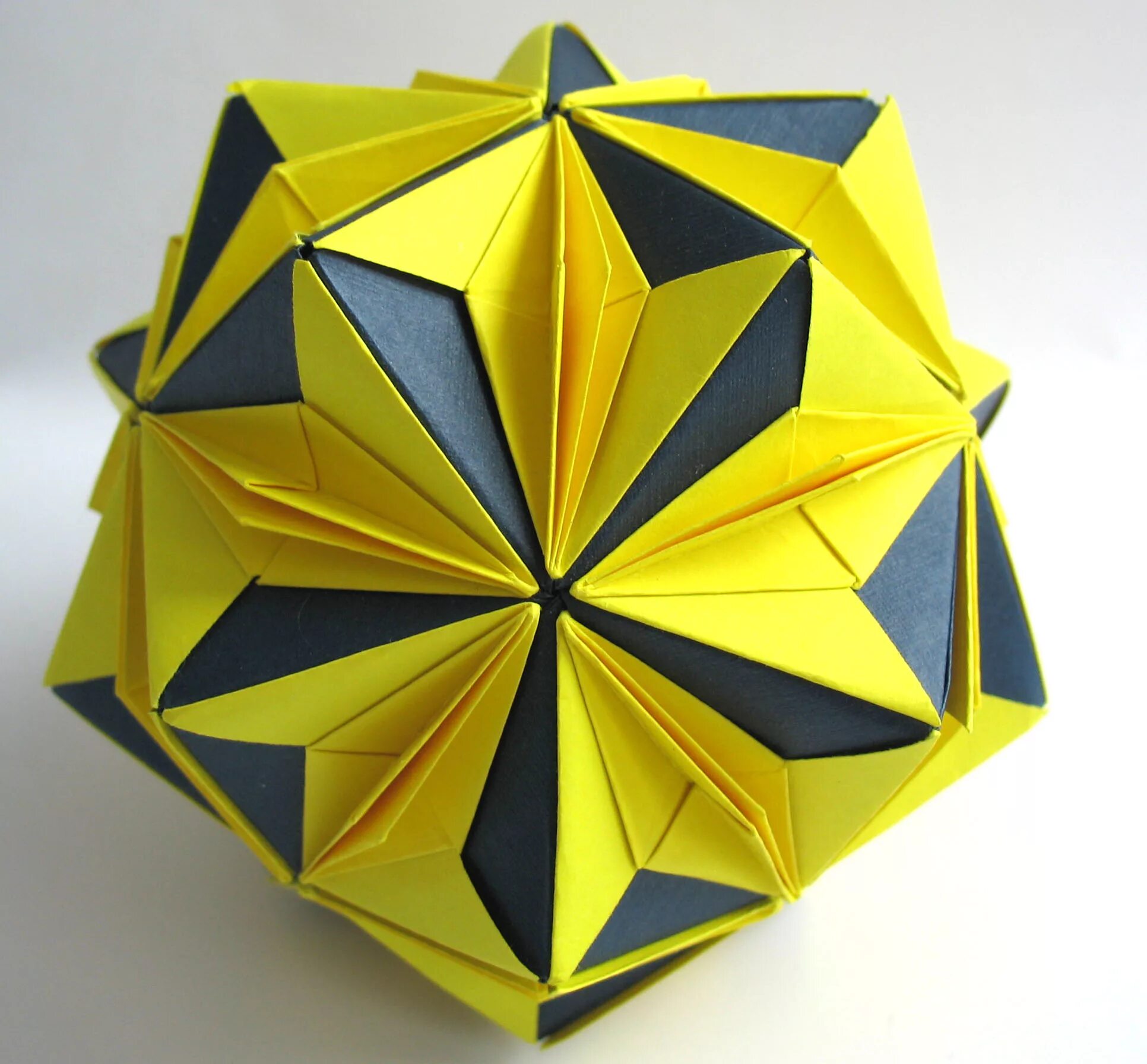 Кусудама простая. Kusudama парадигма. Звездчатые многогранники оригами. Модуль кусудамы супершар. Оригами кусудамы многогранники.