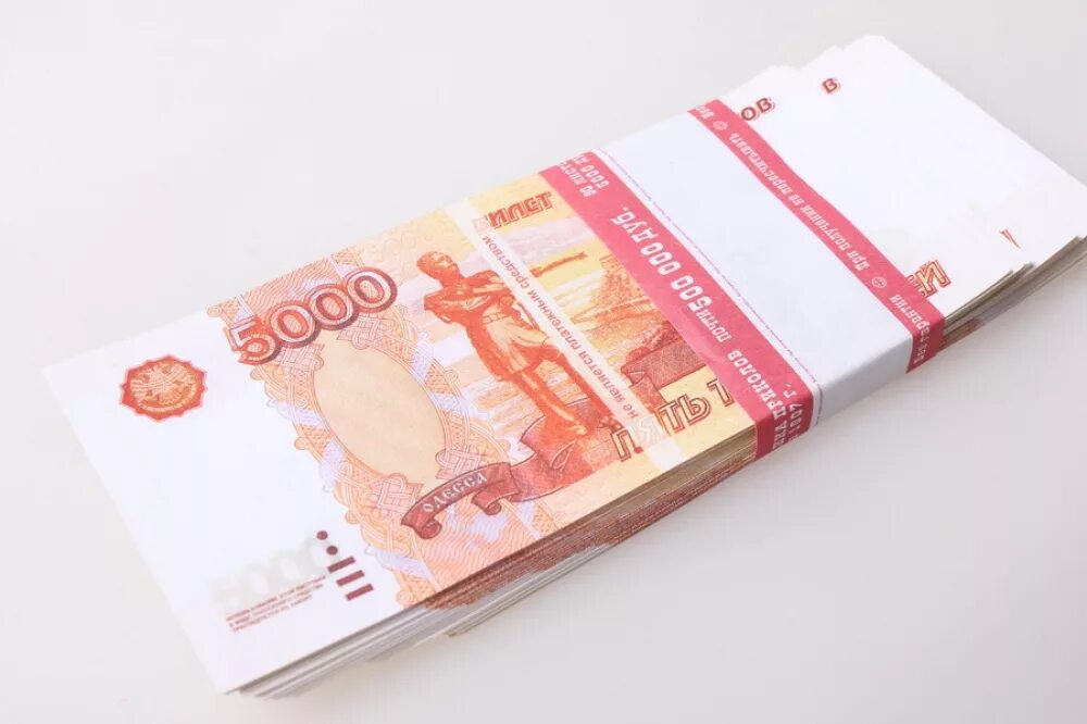 5000 по 100 рублей. Пачка 5000 рублей сбоку. пачки купюр по 5000 рублей настоящие. пачка рублей. 5000 рублей пачка настоящие.