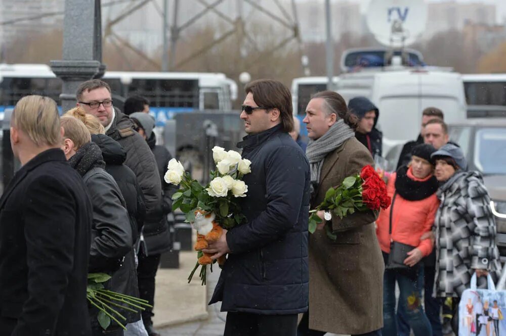 Где похоронят началову. Похороны певицы Юлии Началовой. Похороны Началово Юлии. Похороны Юлии Началовой звезды.