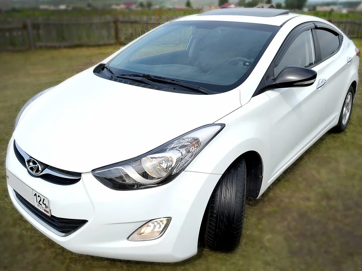 Купить хендай аванте. Хендай Аванте 2012. Хендай Аванта 2012 год. Hyundai Avante белый. Шаровой Хендай Аванте 2012 года.