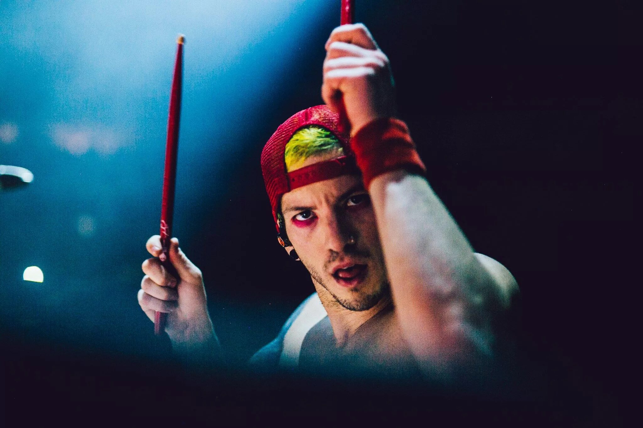 Twenty one hacksaw gaming. Джош твенти ван пилотс. twenty one pilots джош.