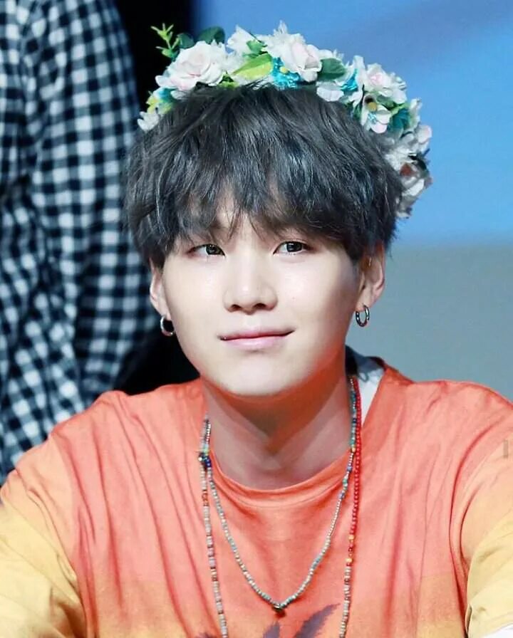 Какого года юнги. Шуга БТС. БТС suga. Шуга из БТС. BTS Шуга.