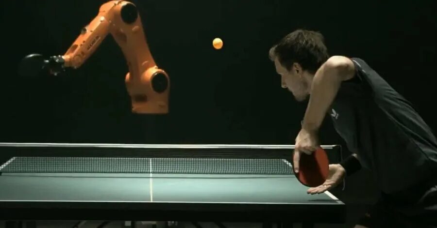 Робот теннисист kuka. Робот пинг. Робот играет в настольный. Роботы играют в пинг понг. Робот играющего в пинг понг.