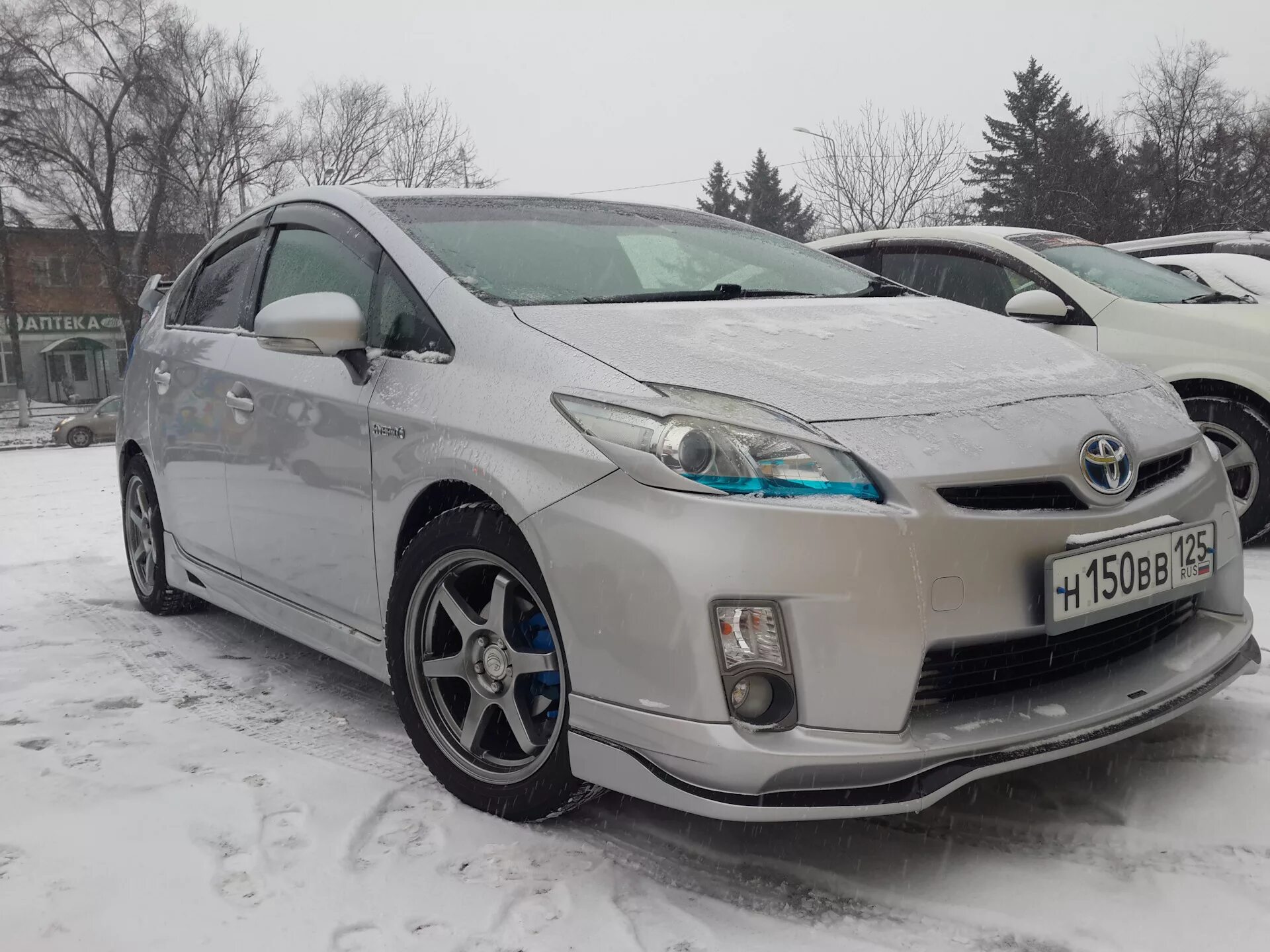 Тойота приус 2010 30 кузов. Toyota prius 70. Дром приус. Тойота приус альфа xw40. Toyota prius 10 кузов.