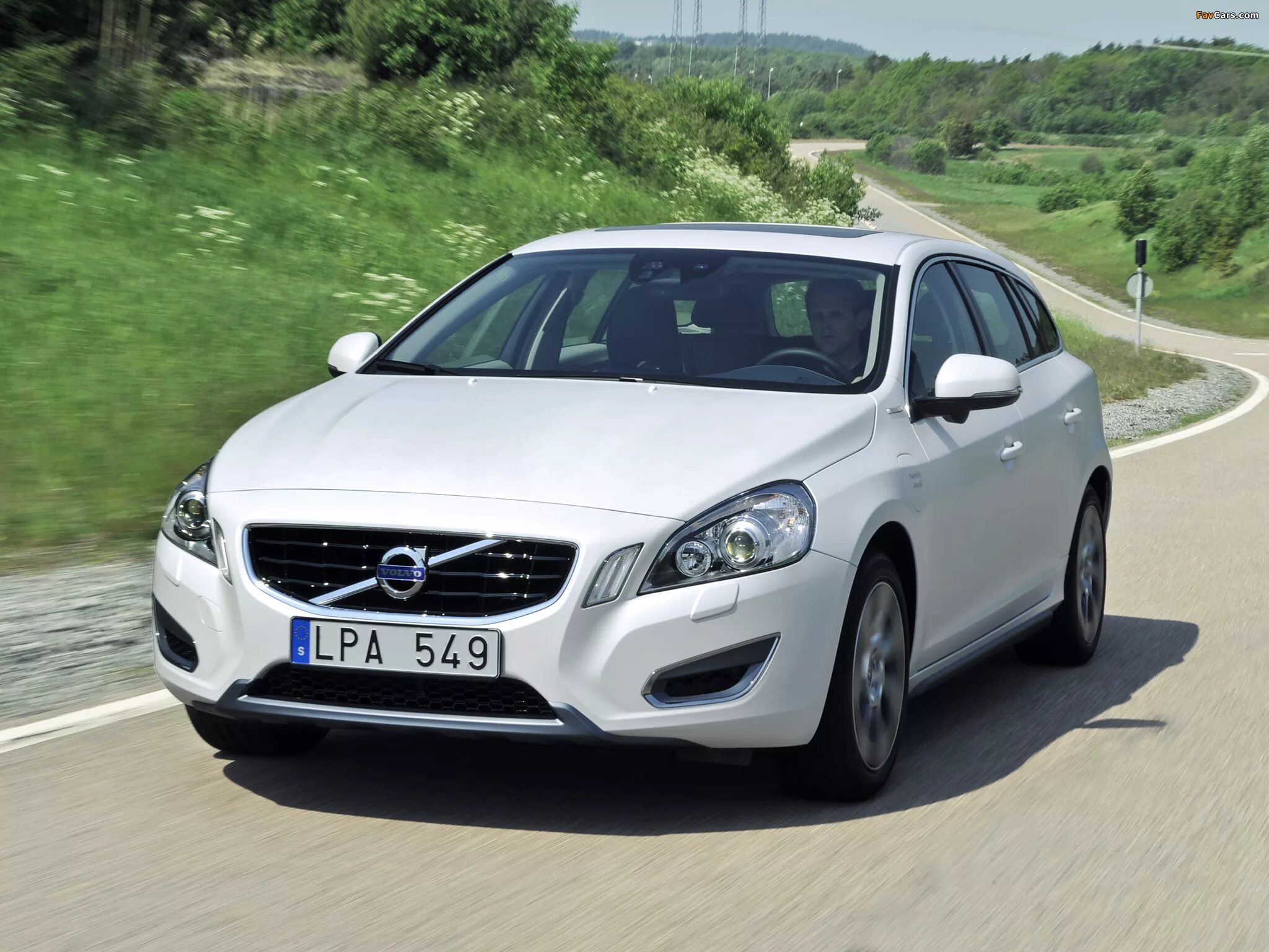 Volvo s60 2012. Вольво v60 2012. Volvo v60 Hybrid. Volvo v60 Plug-in Hybrid. Вольво мягкий гибрид