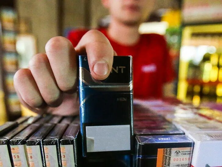 Табачные изделия в магните. Продается магазин сигарет. Сигареты ассортимент. Сигареты в магазине магнит. Ассортимент сигарет в пятерочке.