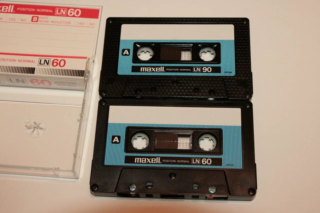 Батину кассету. Аудиокассета Maxell Ln 60. Компакт кассета traid. Compact Cassette Saphir. Кассеты ЕСР UF 90.
