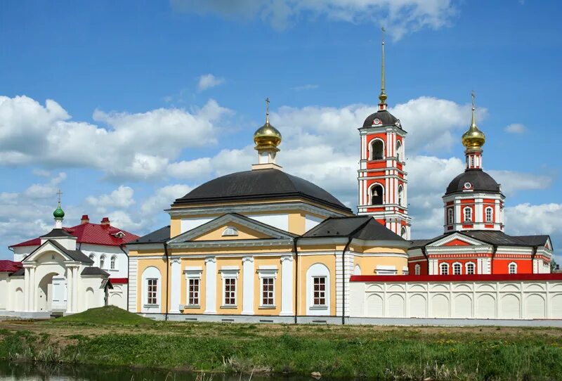 Варни це. Троице-Сергиев Варницкий монастырь. Троице Сергиевский Варницкий монастырь Ростов Великий. Троице-Сергиев Варницкий монастырь Ярославская область. Свято-Троицкий Варницкий монастырь ворота.