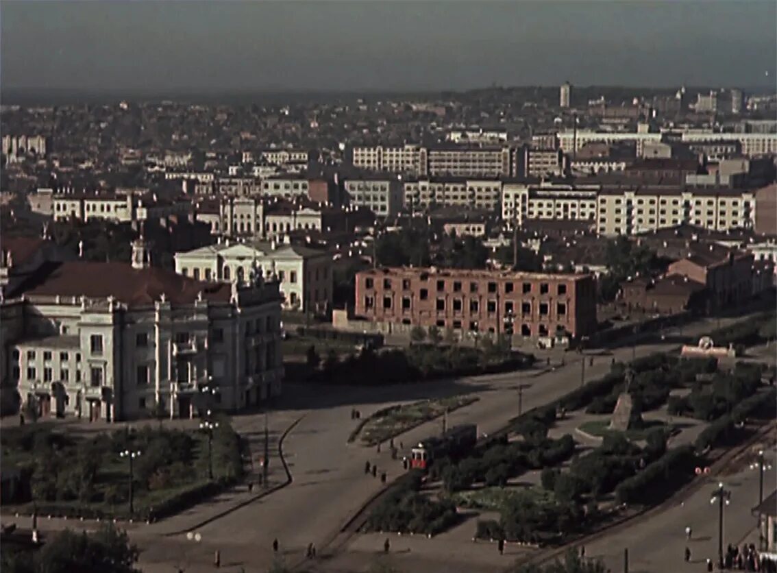 здание горсовета свердловск 1947 г. ж/д вокзал екатеринбург. уральский политехнический институт имени с. свердловск привокзальная площадь. свердловск привокзальная площадь.