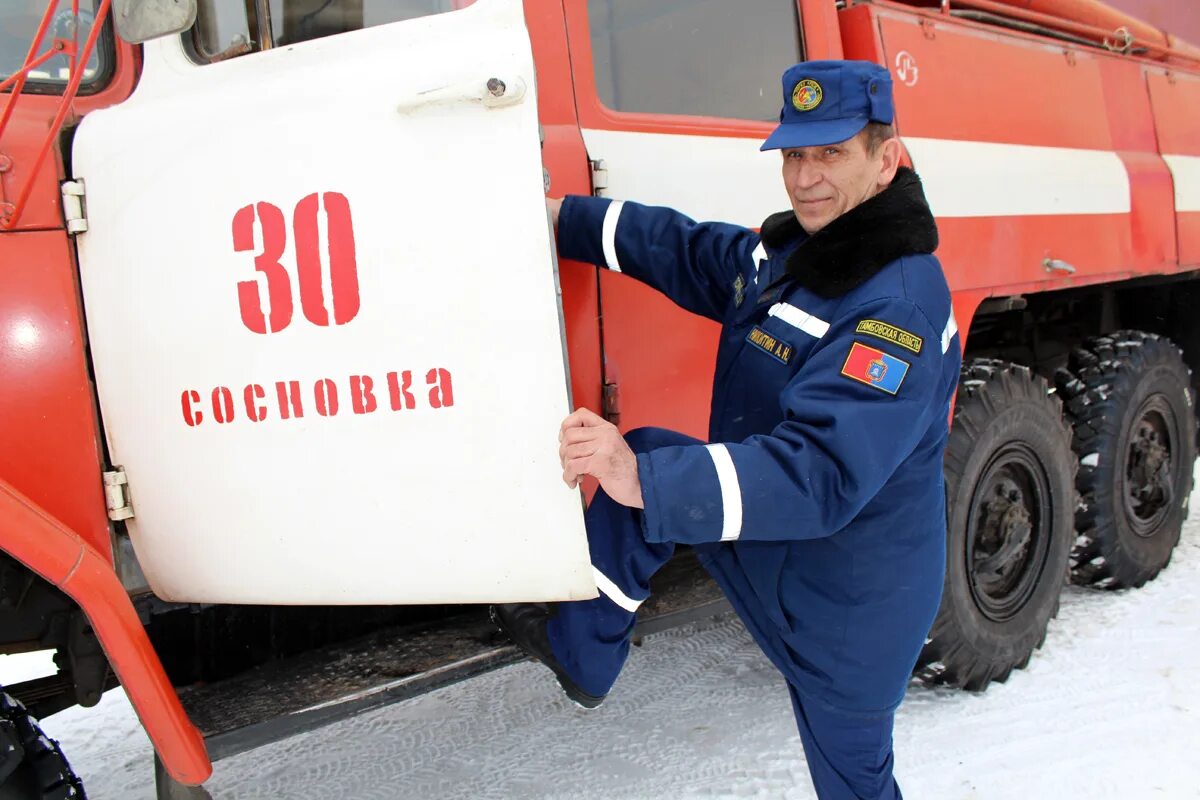 Дорстройсервис спецнефтетранс. Красивый водитель. Водитель и автомобиль. Полицейская газель. Водитель дежурного автомобиля.