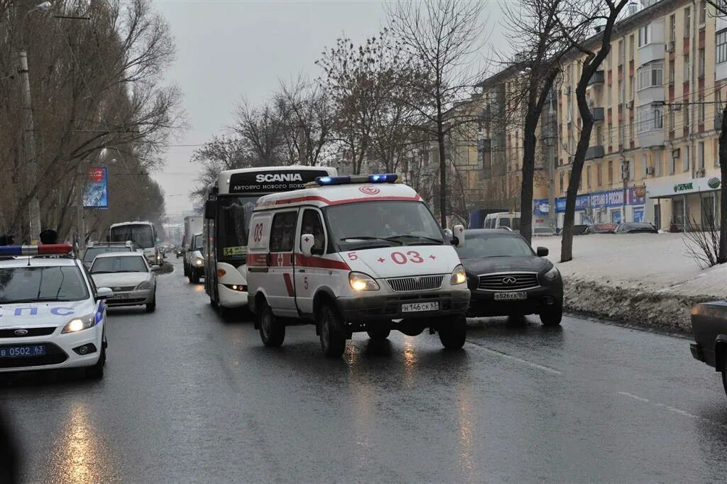 Волга ньюс новости сегодня. Скорая МВД. Уступи дорогу скорой помощи Москве. Специальные дороги для скорой. Скорая по российским дорогам.