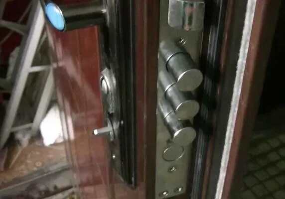 Как отрегулировать металлическую входную дверь