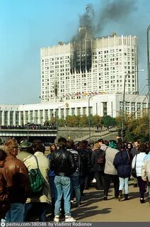 Обстрелянный белый дом 1993