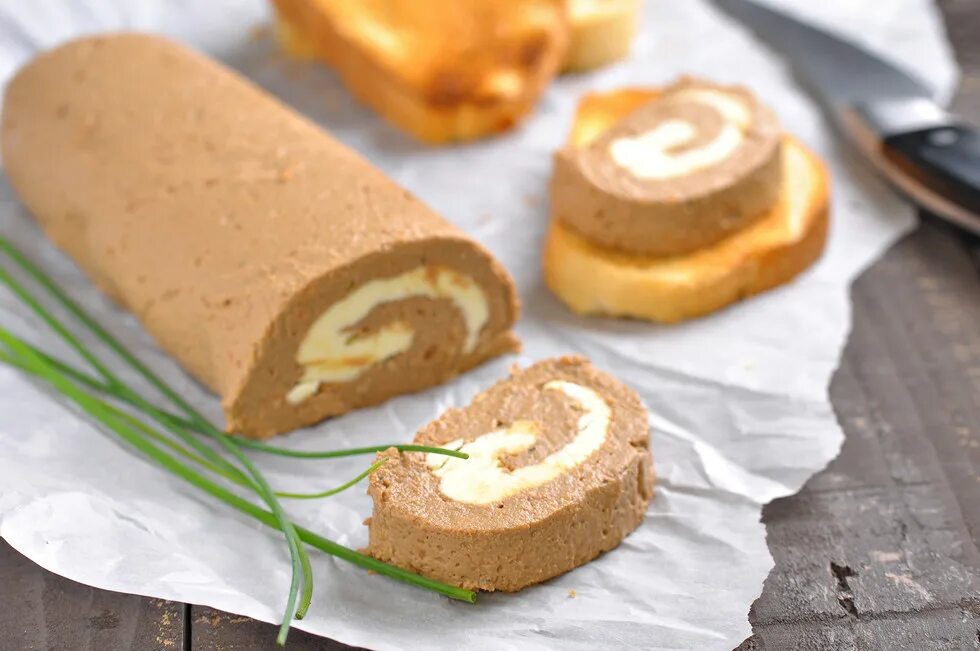 паштеты рулеты рецепты. паштеты рулеты рецепты. печеночный рулет великолукский. гарибальди печеночный рулет. рулет с куриным паштетом.