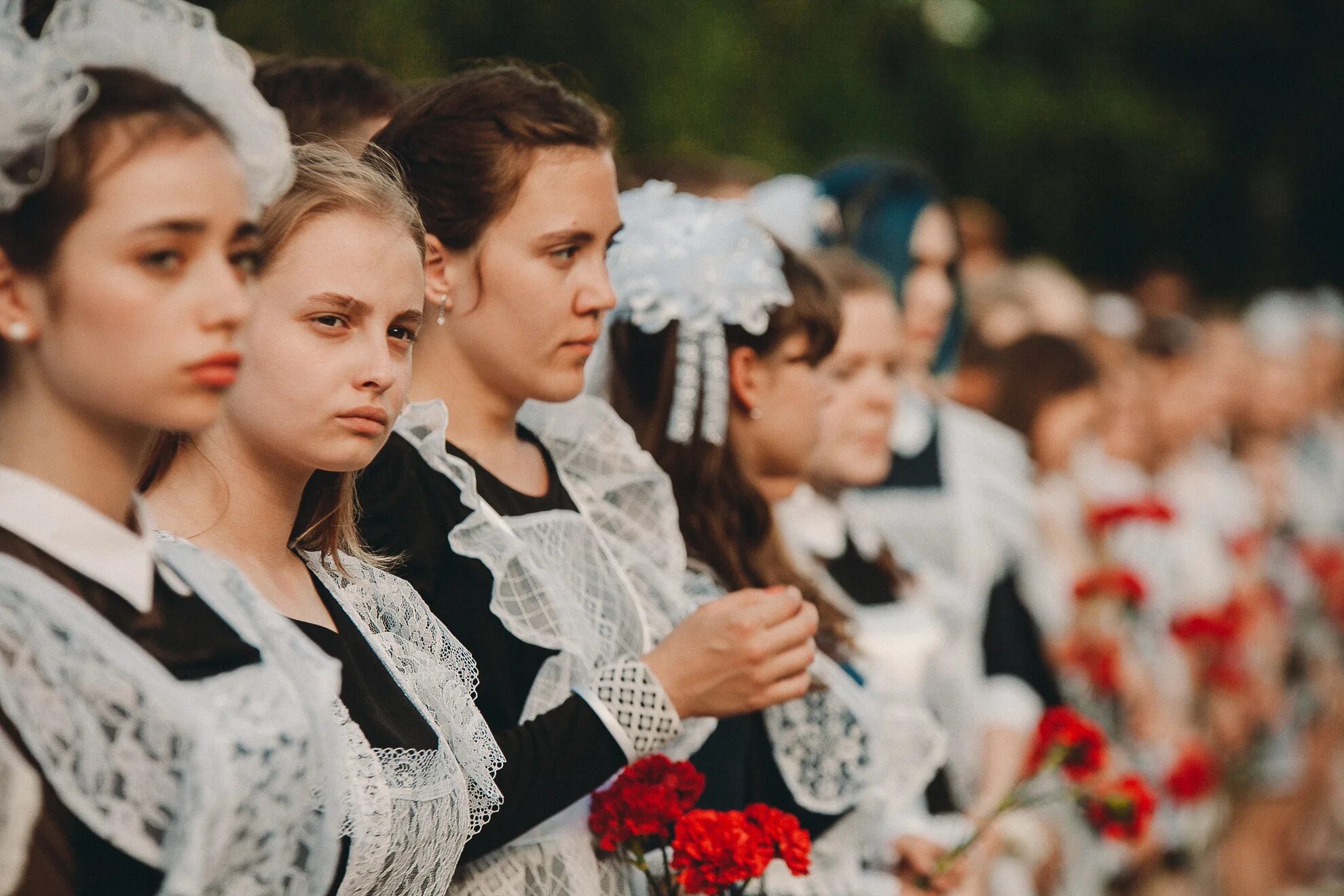 Звуки школьного вальса. Выпускницы 2013. Вальс выпускников. Школьный вальс. Танец выпускниц.