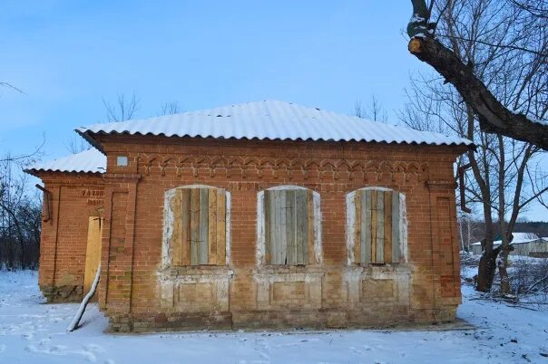 Ул. Петропавловка острогожский. Воронежская область петропавловка озеро. Кирпичное озеро острогожск. Церковь петропавловка воронежская область.