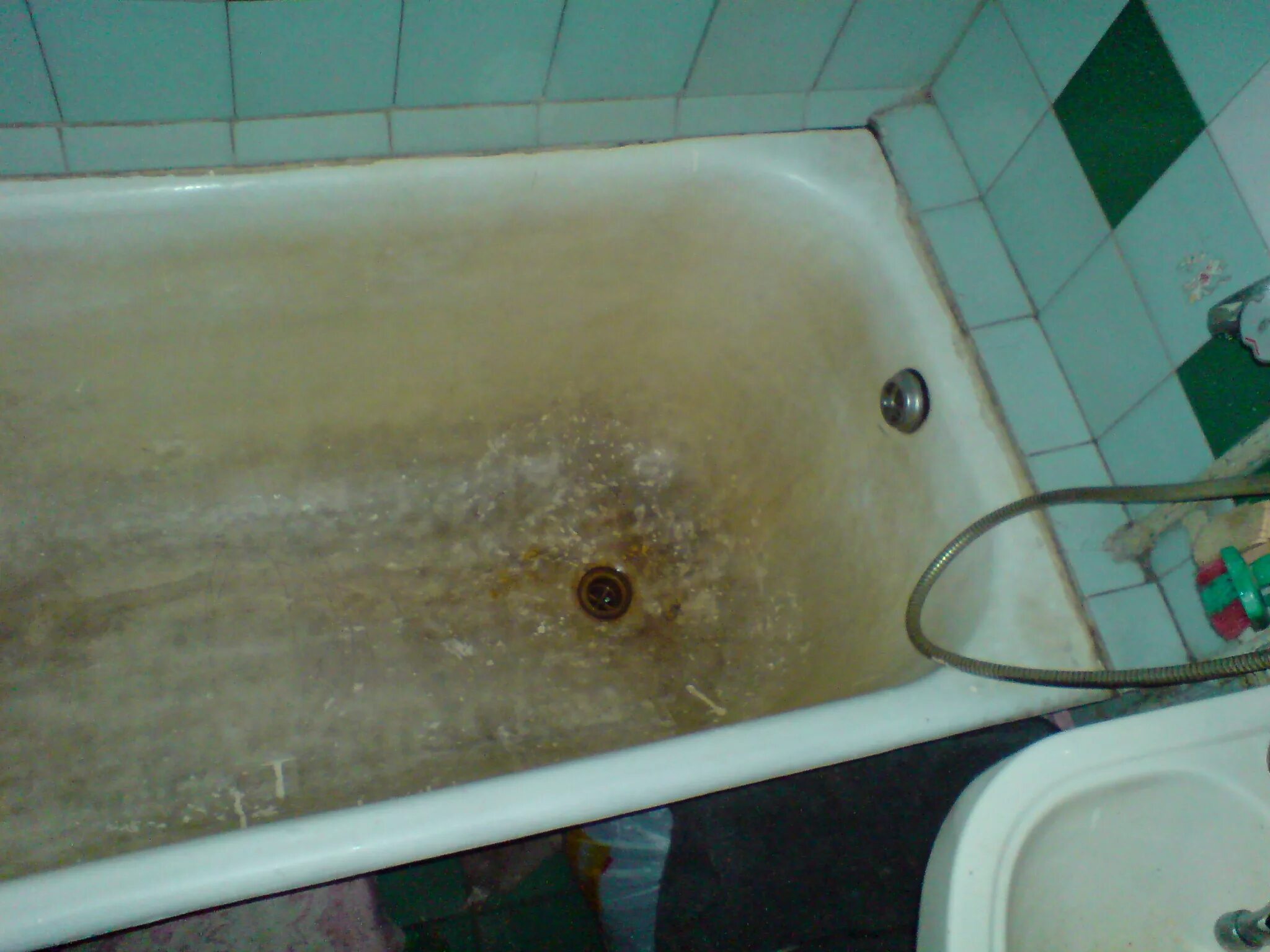 Старая ванна. Старая ванная комната. Грязная ванная. Старинная ванна. К чему снится грязная ванна