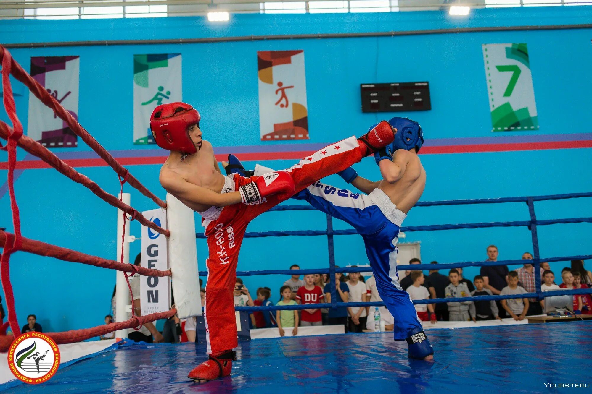 Сайт кикбоксинга. Кикбоксинг арена. Юсуп исаев кикбоксинг. Кикбоксинг популярная. Кикбоксинг.