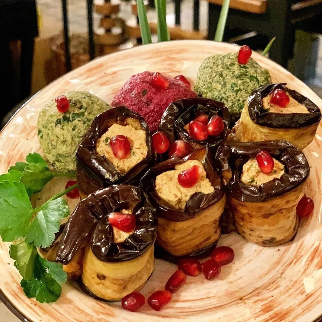 Грузинская кухня ассорти пхали. Грузинская столовая пхали. Пхали ассорти по-грузински. Пхали со шпинатом и орехами. Грузинская закуска пхали.