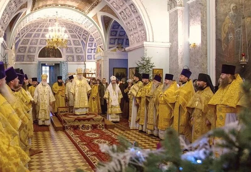 богослужение в яковлевском храме ярославля. богослужение в яковлевском храме ярославля. служба святителя димитрия ростовского в спасо -яковлевском монастыре. крест в ярославле яковлевской церкви. рождественская служба в спасо яковлевском монастыре.