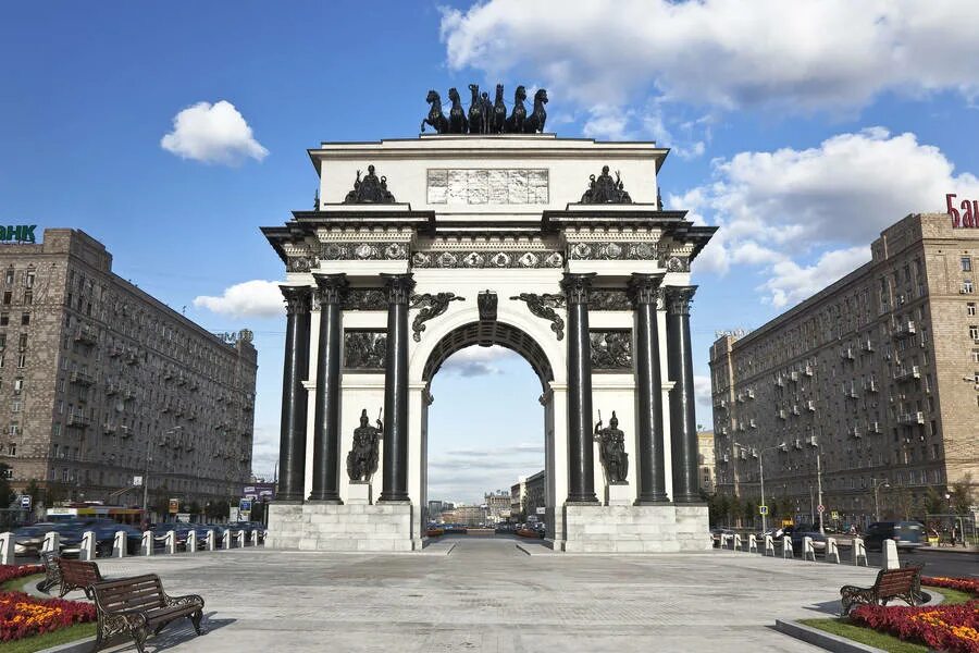 Триумфальная арка в москве в честь чего. Московские триумфальные ворота (триумфальная арка). триумфальная арка кутузовский проспект. триумфальные ворота бове. триумфальные ворота на кутузовском проспекте.