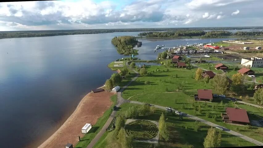 Коттеджный поселок волга волга. Volga village казань. Волга виладж. Волга виладж. Волжская деревня чебоксары шатер.