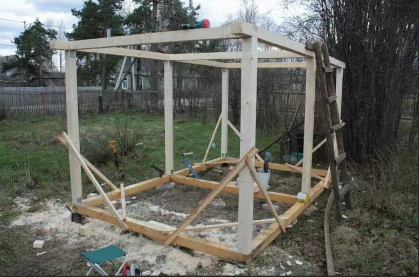 Постройка беседки на даче. Как правильно сделать беседку. Дачные беседки. Простые дачные беседки. Беседка из дерева.