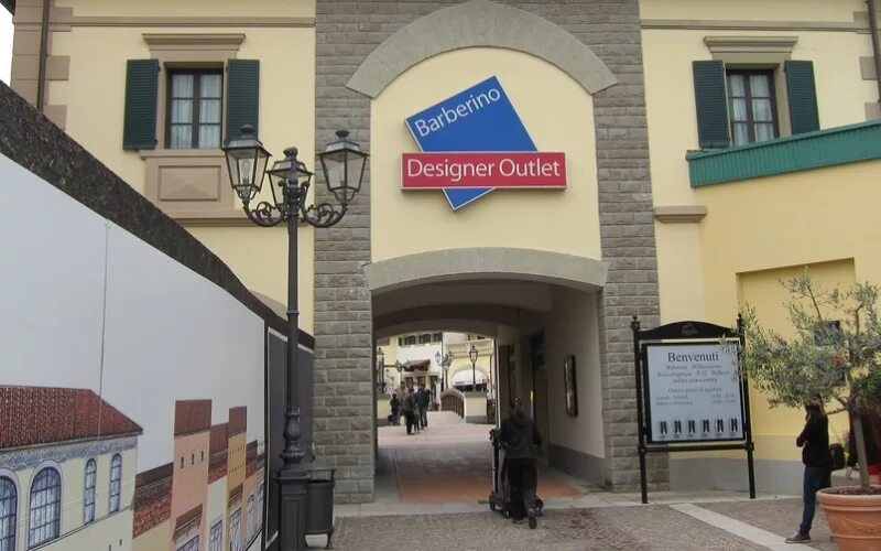 Гамма аутлет. Barberino Outlet Village. Аутлет Флоренция барберинр. Аутлет под Флоренцией. Аутлет Франкфурт.