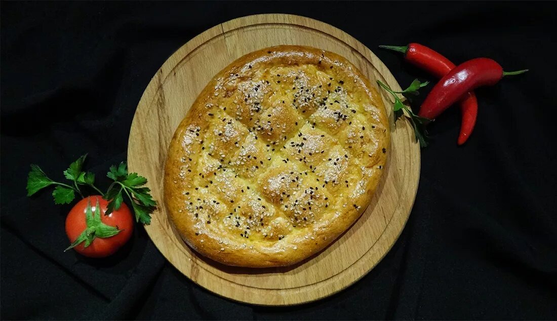 Турецкие лодочки с фаршем. Турецкая лепешка пиде. Турецкие блюда из фарша. Турецкая пиде сырная. Лепешка пиде.