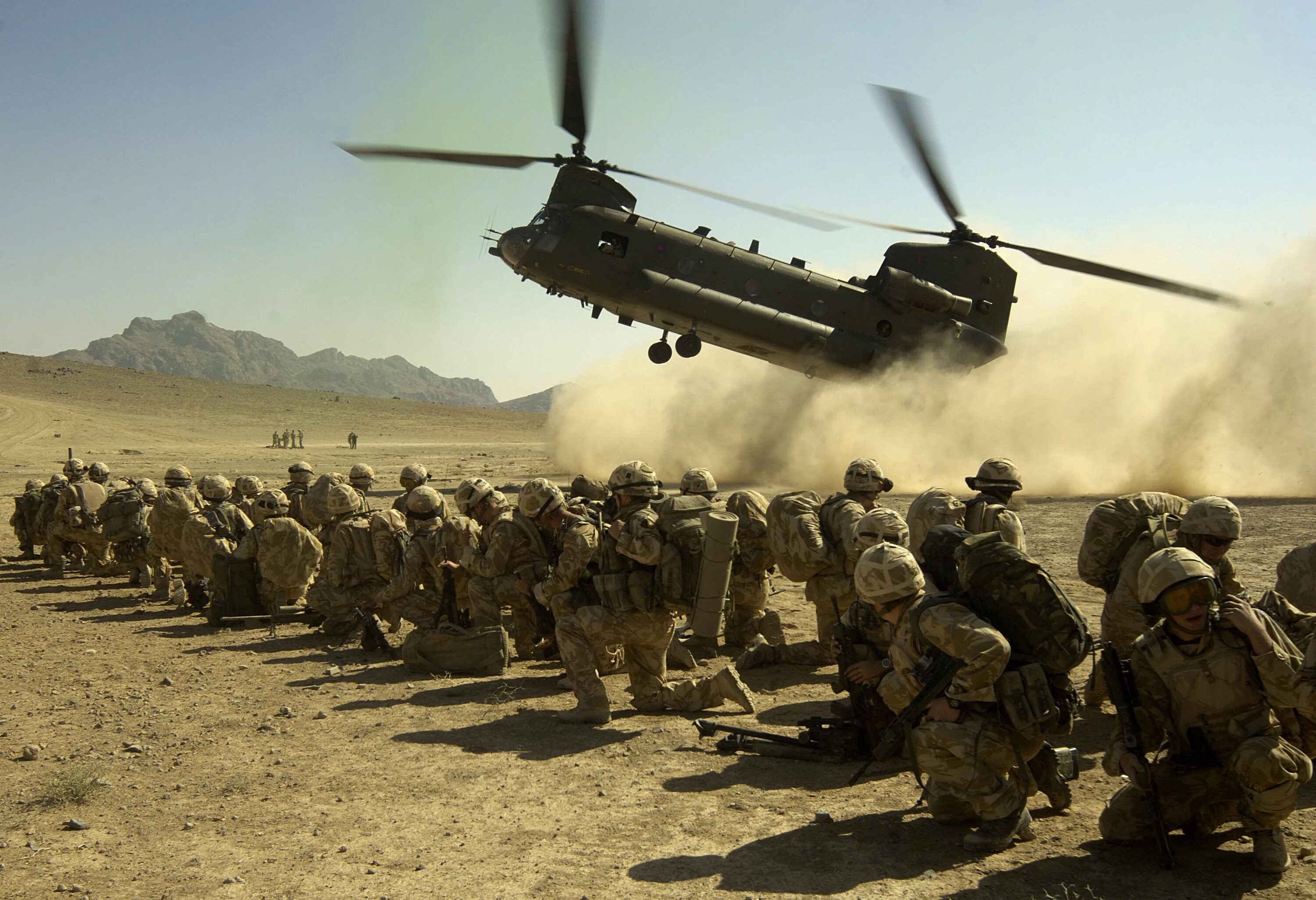 Войска нато высадились. Вертолет Чинук в Афганистане. Американские солдаты в Афганистане 1989. Армия США Афган 1979.