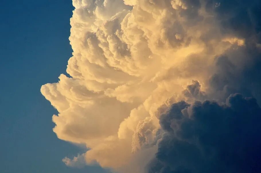 Облако жарко. Облако жарко. Облака летом. Облако жарко. Переменная облачность дождь гроза.