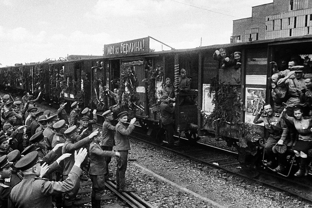 Поезд придет вовремя во время. Эшелон Победы 1945. "Itkjy c cjklfnfvb dtkbrfz jntxtcndtyyfz djqyf. Военные эшелоны второй мировой войны.