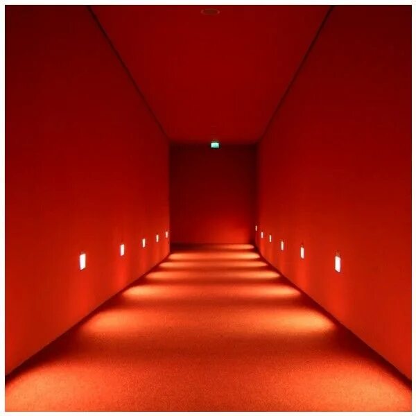 Красная неоновая комната. Красное освещение. Красное освещение в комнате. Эстетика красного и оранжевого. Радуга при красном освещении