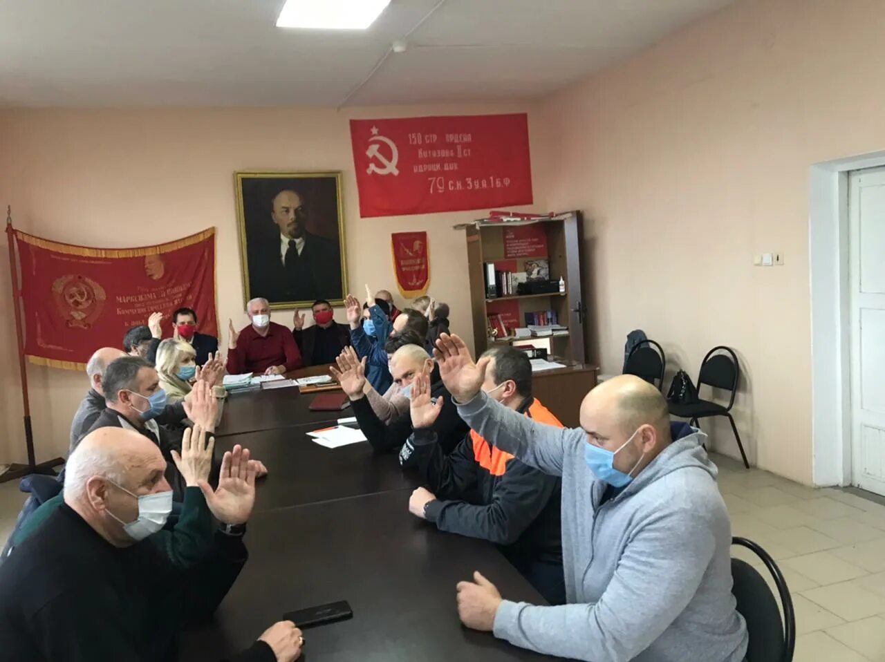 Собрание партий. Собрание кпрф гуково. собрание партии. гуковский кпрф. отделение кпрф в гуково.