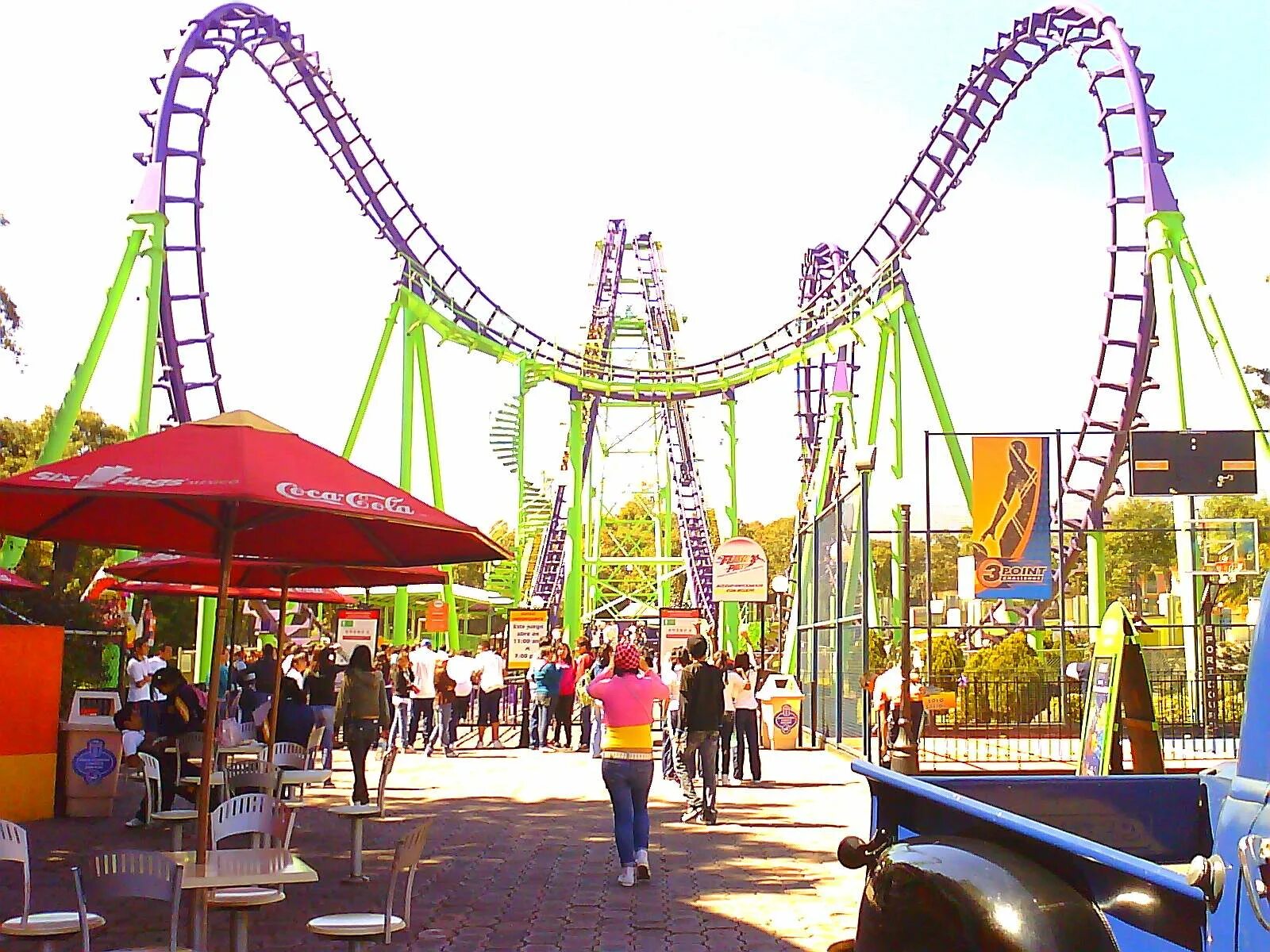 6 развлечения. Парк развлечений Six Flags Mexico. Парк аттракционов шесть флагов Мехико. 6 Флагов парк аттракционов в Америке. Парк аттракционов Канкун.