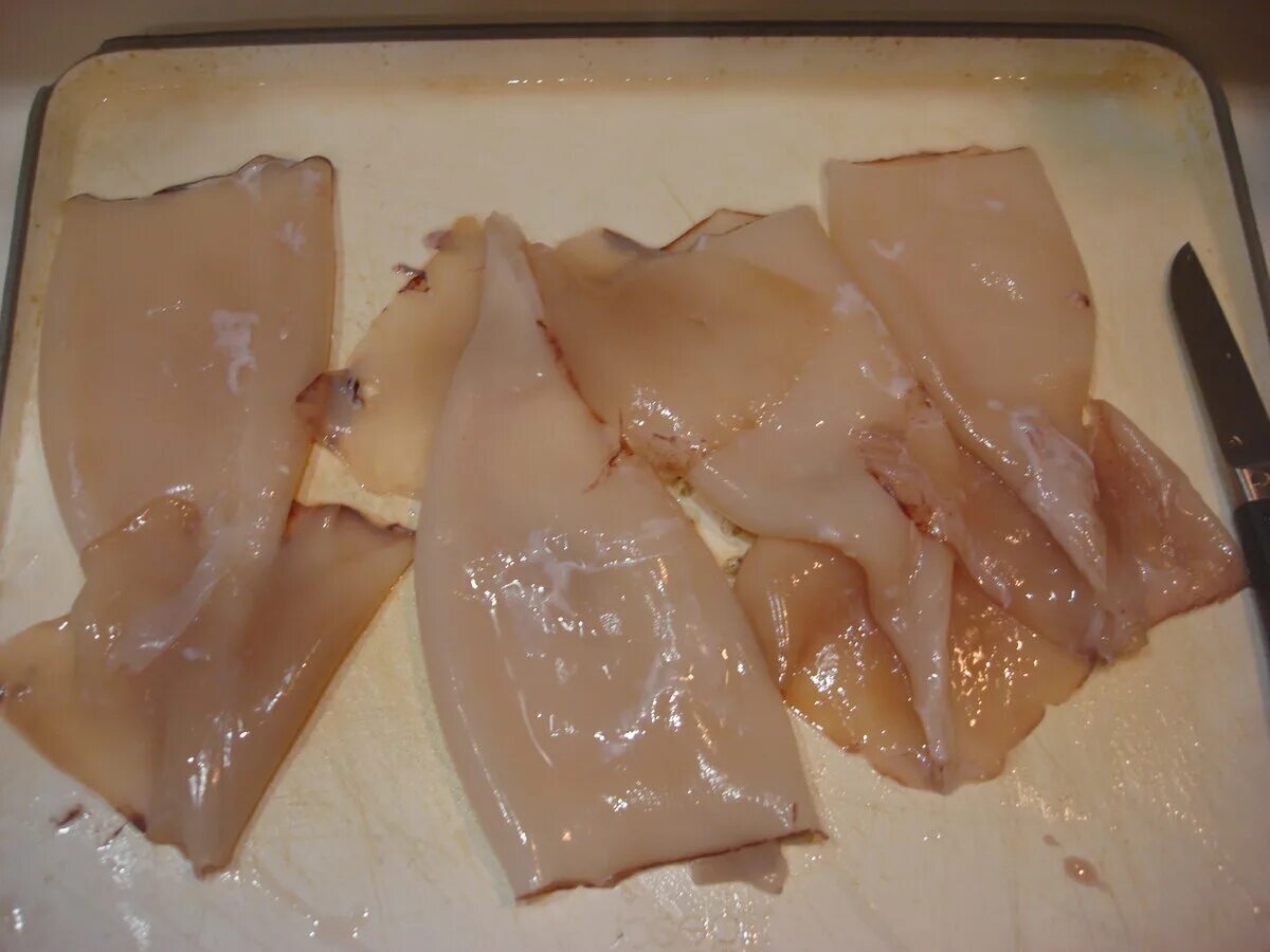 Кальмар вареный. Как правильно варить кальмары замороженные неочищенные. Как правильно варить кальмары замороженные неочищенные. Кальмар для варки. Бланширование кальмара.