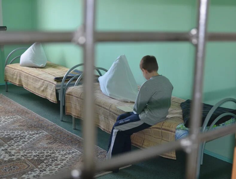 Пребывание несовершеннолетних в центре временного содержания. Центр временной изоляции несовершеннолетних правонарушителей. подросток в сизо. сизо 15 суток.
