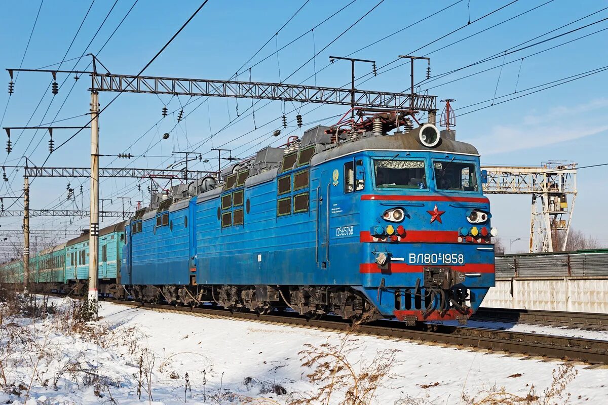 локомотив железнодорожный вл80. электровоз вл 80с. грузовой локомотив вл80.