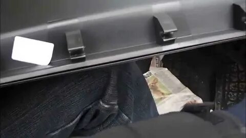 Как открыть бардачок калина 1