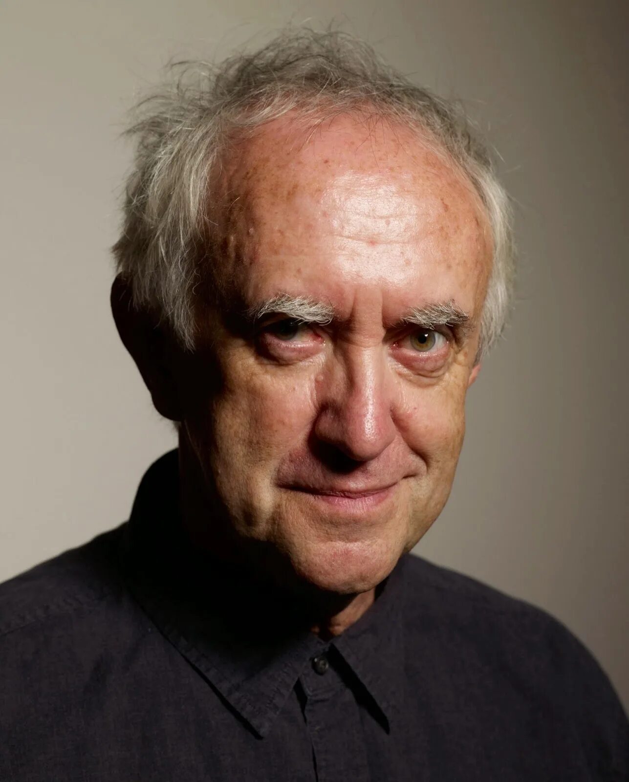 Джонатан прайс. Jonathan Pryce actor. Джонатан прайс актер. Джонатан прайс 2019.