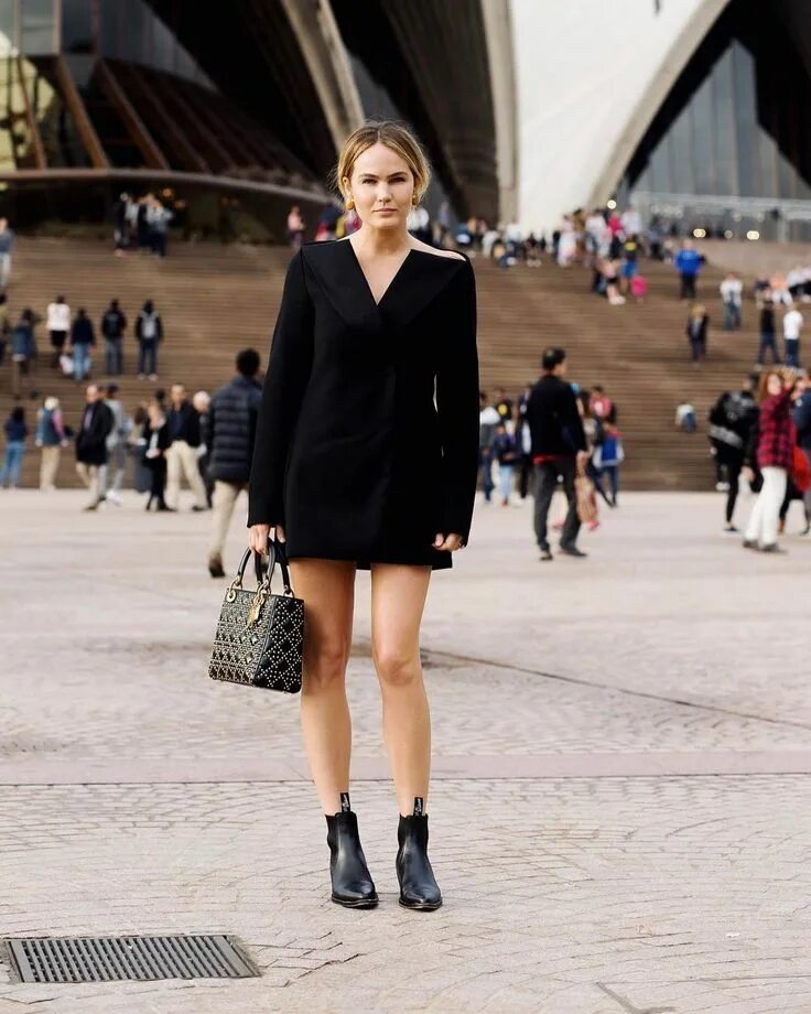 Образ 0. Brooke Testoni. Платье с ботинками Dior. С чем носить сапоги Dior Camp.