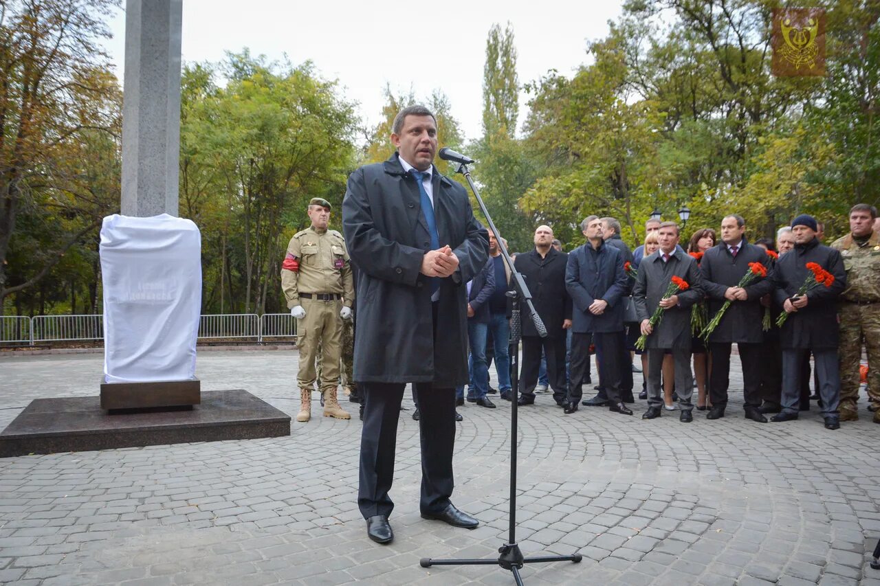Ул героев донбасса нижний новгород. Памятник героям донбасса в ростове на дону. памятник героям донбасса парк островского ростов. памятник добровольцам донбасса в ростове на дону. памятник добровольцам в ростове.