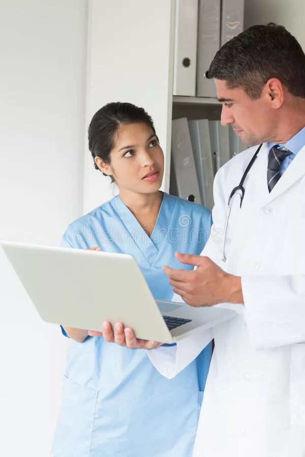 Врач и медсестра. Grey's anatomy сериал. 2 врача. Болье батист "неотложка". Книги написанные врачами.