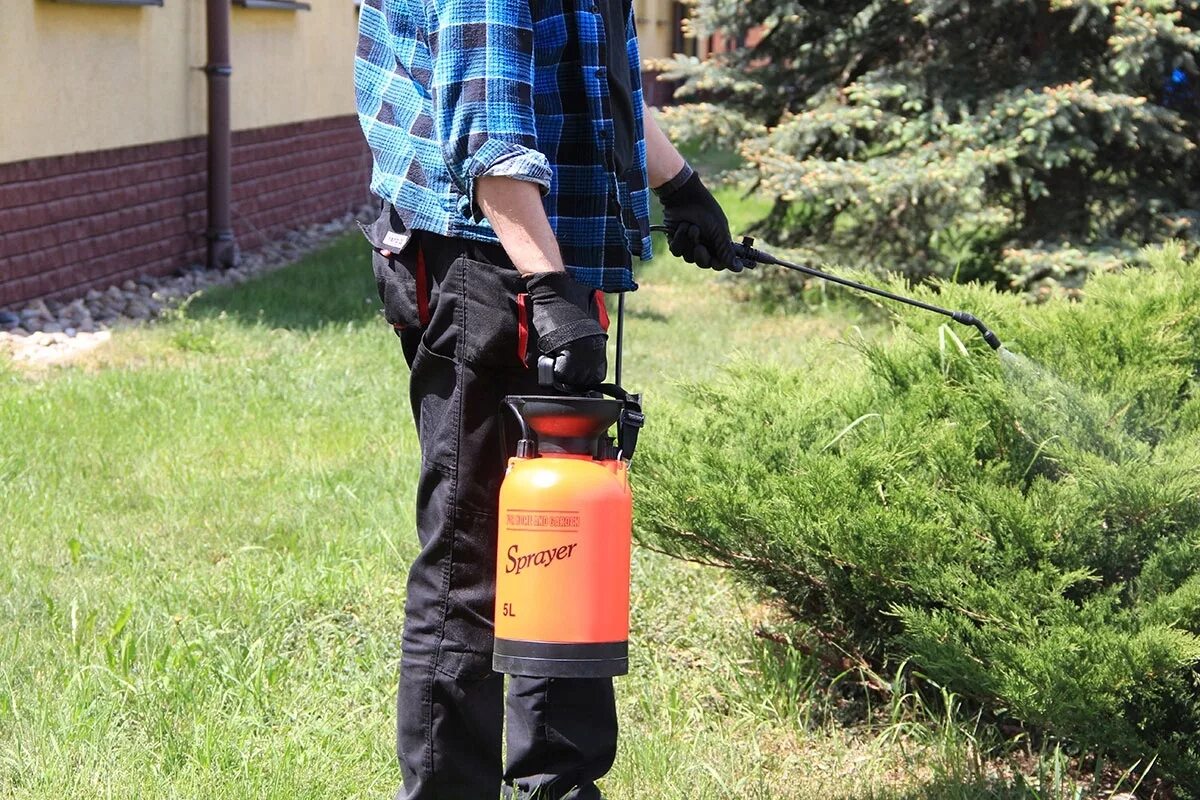 Опрыскиватель какой выбрать отзывы. Опрыскиватель giardino 10. Опрыскиватель giardino 1л негерметичен. Опрыскиватель садовый Rona хозяин-3. Опрыскиватель Шмель 8л.