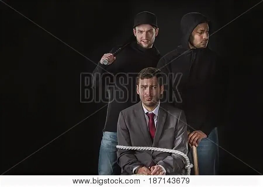 An unexpected duo kidnapped by maledecten