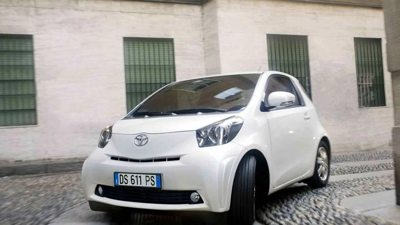 Купить тойоту мини. Toyota IQ 2008. Toyota iq1. Toyota IQ автомобили Toyota. Toyota IQ 2008-2015.