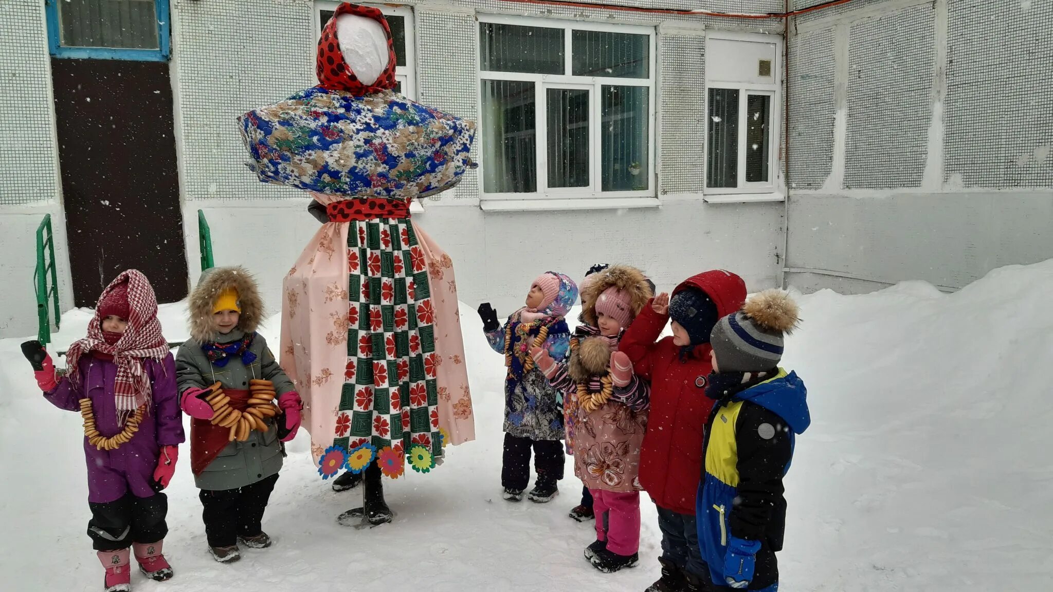 Масленица в детском саду. Масленица в ДОУ. Детям о Масленице. Масленицу встречаем зиму провожаем. Новости сайта сада масленица