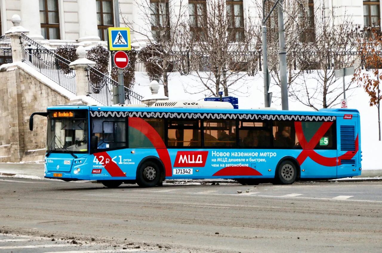 Когда начнут ездить автобусы. Автобус Москва. Транспорт Москвы. Московский транспорт. Московский транспорт автобусы.